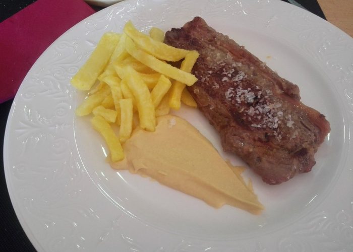 entrecot-con-una-pasta